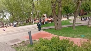 гуляем,пытаемся отвлечься от грустного,а вечером вкусный пирог