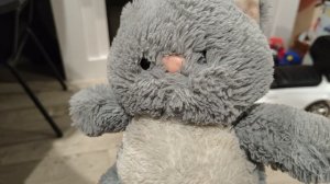 играем в плюшевого котенка для малышей