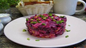 Свекольный салат с плавленым сыром и кукурузой