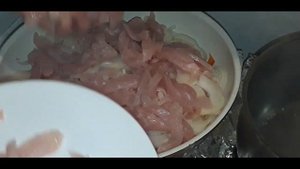 ФУНЧОЗА С КУРИЦЕЙ И ОВОЩАМИ В СМЕТАННОМ СОУСЕ