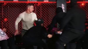 👊Джеки Чан пообещал оторвать веному голову, но Веному это не понравилось и завязалась драка.