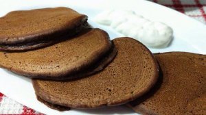 Шоколадные панкейки на кефире и желтках