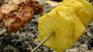 Ананас на костре