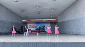 Лиза Николаева в хоре «Нипочем»
