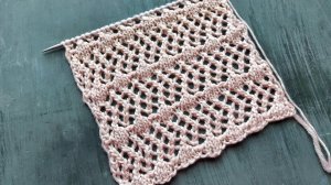 Узор в виде сетки с горизонтальными линиями для вязания джемпера, топа