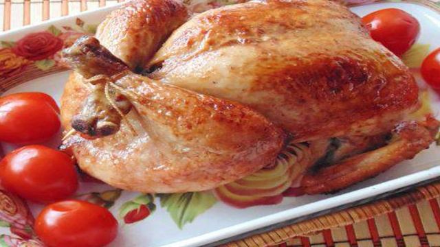 Курица, фаршированная гречневой кашей с грибами