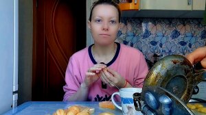 Муж готовит орешки на завтрак 🧇 | Мукбанг