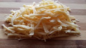 Салат с крабовыми палочками, помидорами, перцем и сыром