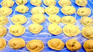 Пельмени с укропным тестом