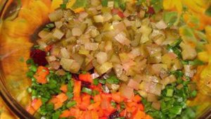 Овощной салатик с селедкой