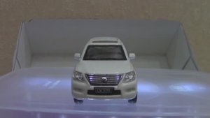 Детские машинки, одна за другой все новые.