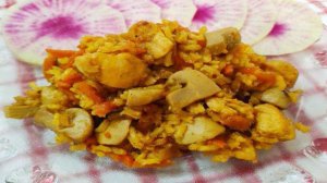Плов из бурого риса с курицей и грибами