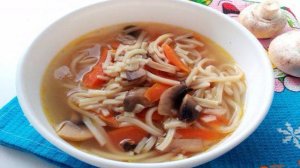 Грибной суп с яичной лапшой и овощами