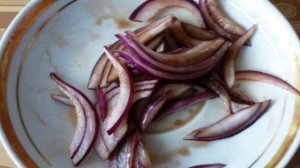 Салат с куриным мясом и малиной