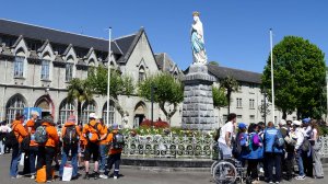 ☦ ⛪️ Ave Maria Lichterprozession in (Lourdes)💞🙏  Abendprozession France 🇫🇷