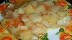 Тушеный картофель с смальцем и чесноком