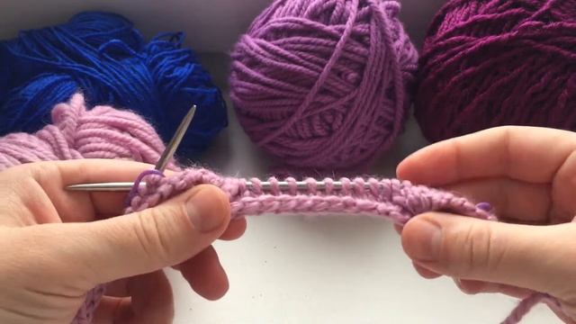 Узор спицами - королевская коса. Вязать легко а выглядит красиво