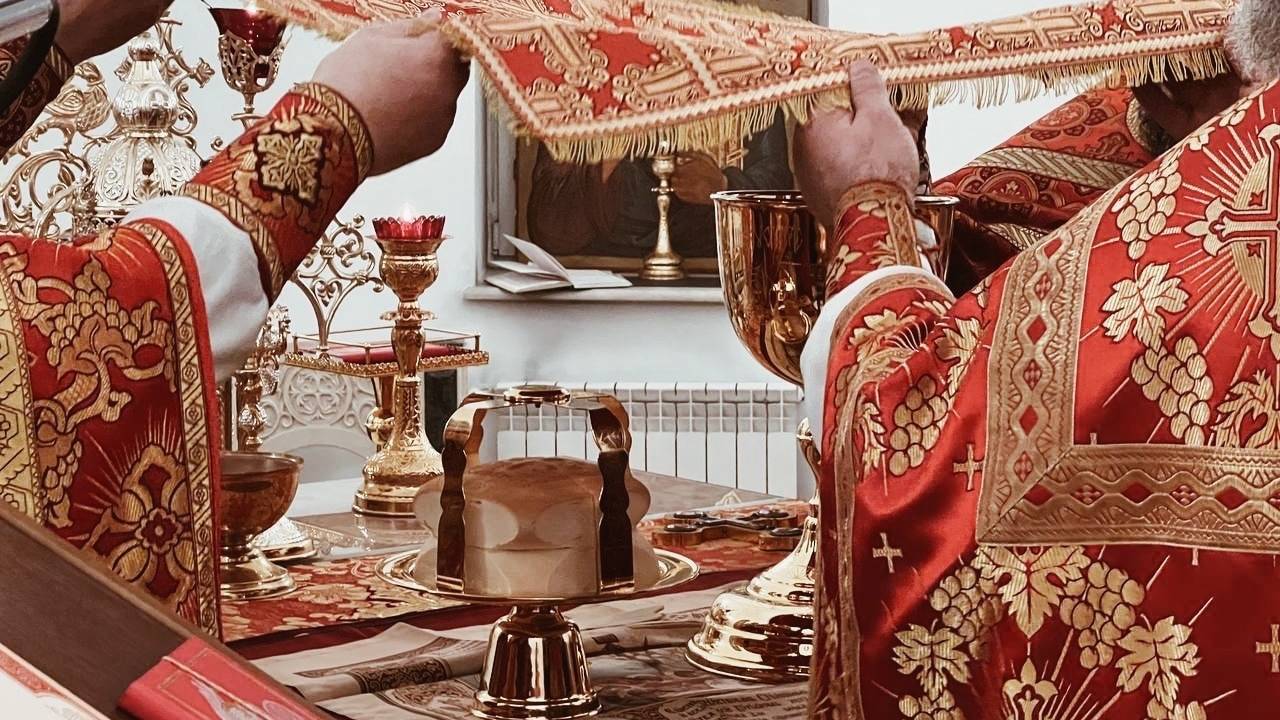 Ранняя Божественная Литургия. Неделя 3-я по Пасхе, святых жен-мироносиц. смотреть онлайн