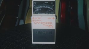 BOSS TU-3 CHROMATIC TUNER, Обзор на Гитарный Тюнер! Применение Как Сплиттер Сигнала