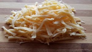 Салат с крабовыми палочками, помидорами, перцем и сыром