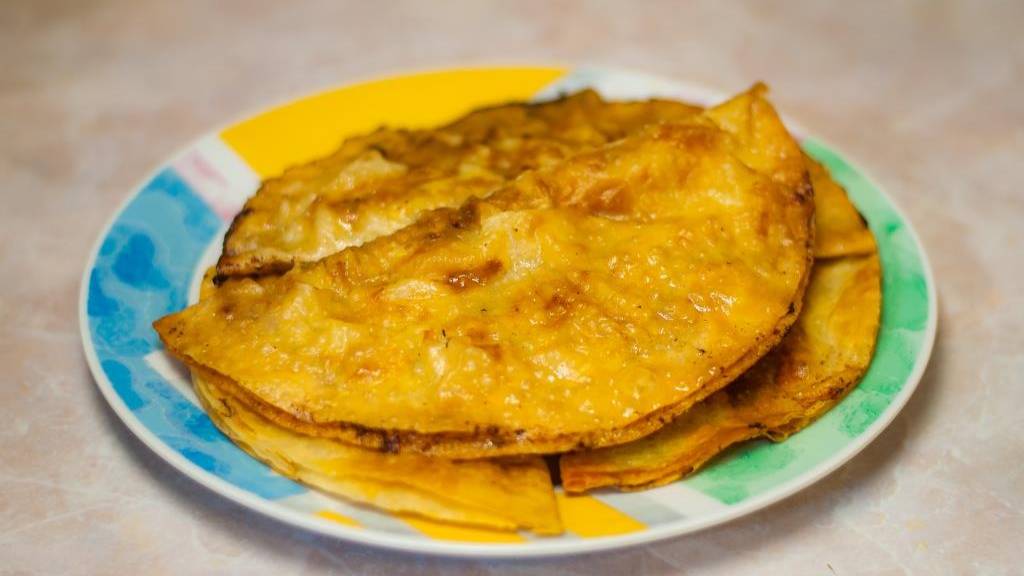 Чебуреки из свинины в лаваше жареные