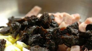 Салат с ветчиной и черносливом