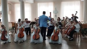 Ч. Чаплин, музыка из к/ф. Переложение Виталия Букина. Исп. младшая группа камерного оркестра ДШИ1.