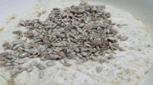 Хлеб с подсолнечными семечками