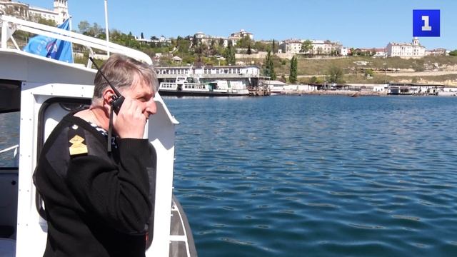 Юные моряки возложили на воду цветы в память об участниках ВОВ