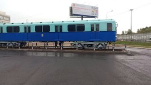 Памятник вагону типа Г у главной проходной завода «Метровагонмаш» в Мытищах 3 мая 2025 года 15:02:23