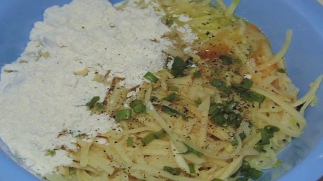 Картофельные драники с кабачком и зеленым луком