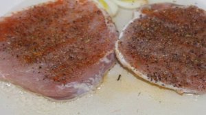 Свиной стейк с чесночным соусом