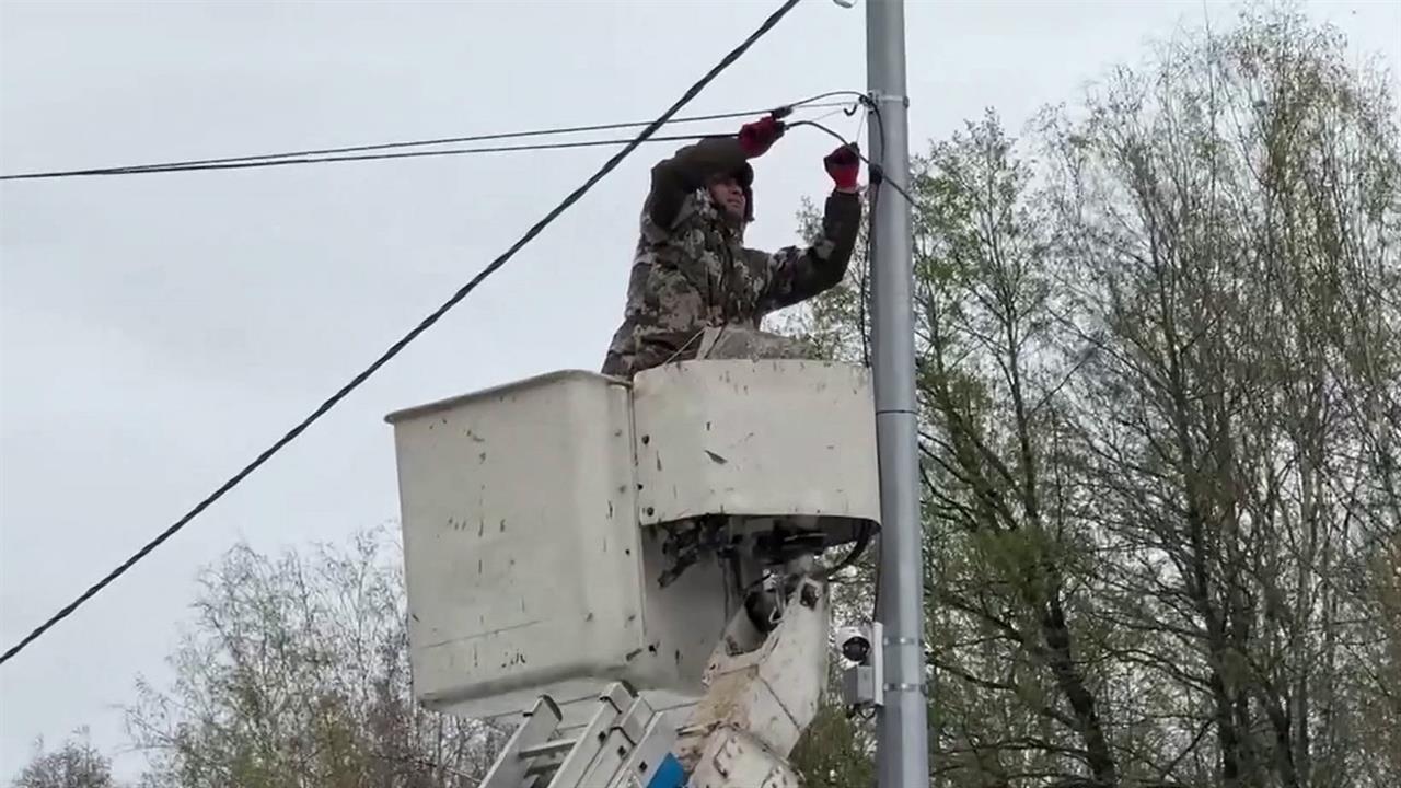В Московской области после удара циклона восстанавливают подачу электричества