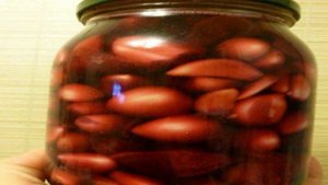 Маринованный чеснок