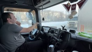Дорога домой после вахты в #delko. Санек 55 дальнобой , докинул меня домой  пока вез груз в новосиб