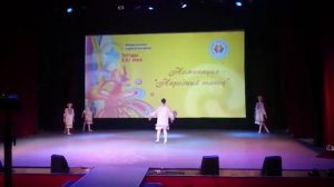 Девка по саду ходила