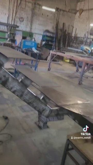 Лестница на моно косоуре I Лестница из металла I Лестница на второй этаж