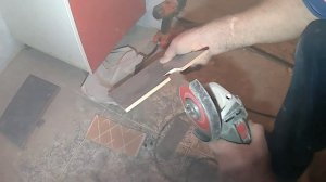 Укладка плитки вокруг ванной. Плитка под смеситель.