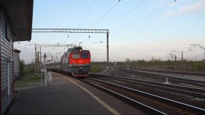 Электровоз ЭП1-262 и собака-нарушитель.
