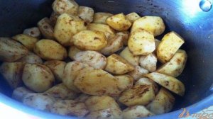 Куриные колбаски с картофелем, запеченные в духовке