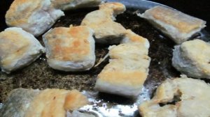 Тушенная рыба в томатном соусе с каперсами