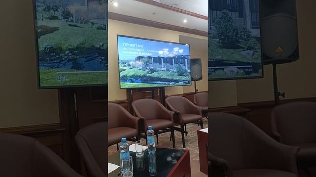 На выставке недвижимости Mipif.
Часть седьмая.