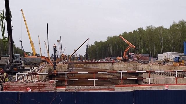 Щит-гигант Победа привезли на площадку Липовая Роща Рублёво-Архангельской линии