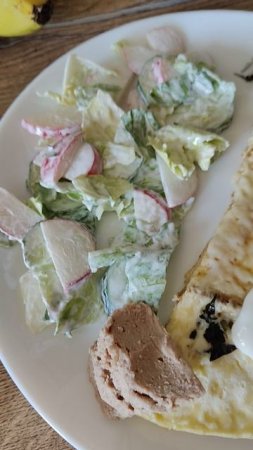 Омлет 🥪☕ с печеночным паштетом и базиликом #завтрак #омлет #еда #вкусно