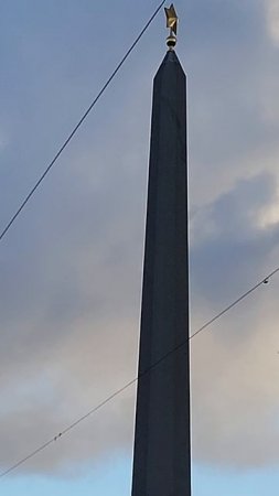 вышел на землю Петербурга.