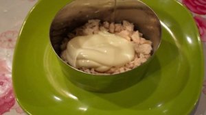 Салат с плавленым сыром и курицей