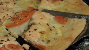 Пицца с красной рыбой