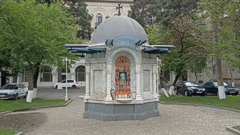 Обзорная прогулка по Рустави 24.04.2024 (Старый Рустави центральная площадь и парковая зона за ней)