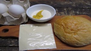 Булочка с яйцом и огурцом