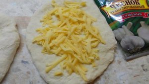 Хлеб на рассоле с сыром и чесноком в хлебопечке